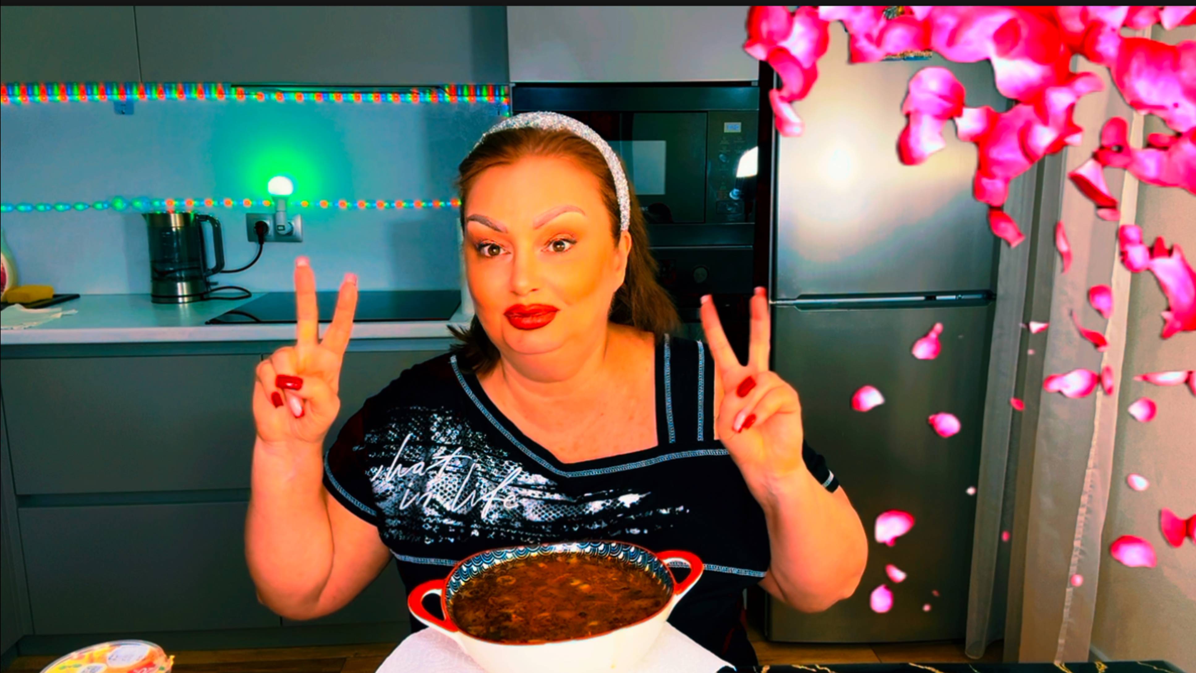 Солянка фирменная, моя😋Сколько зарабатывают Пираты🤏Кухня пыжей посыпалась, виноваты все, но нЕонО смотреть онлайн