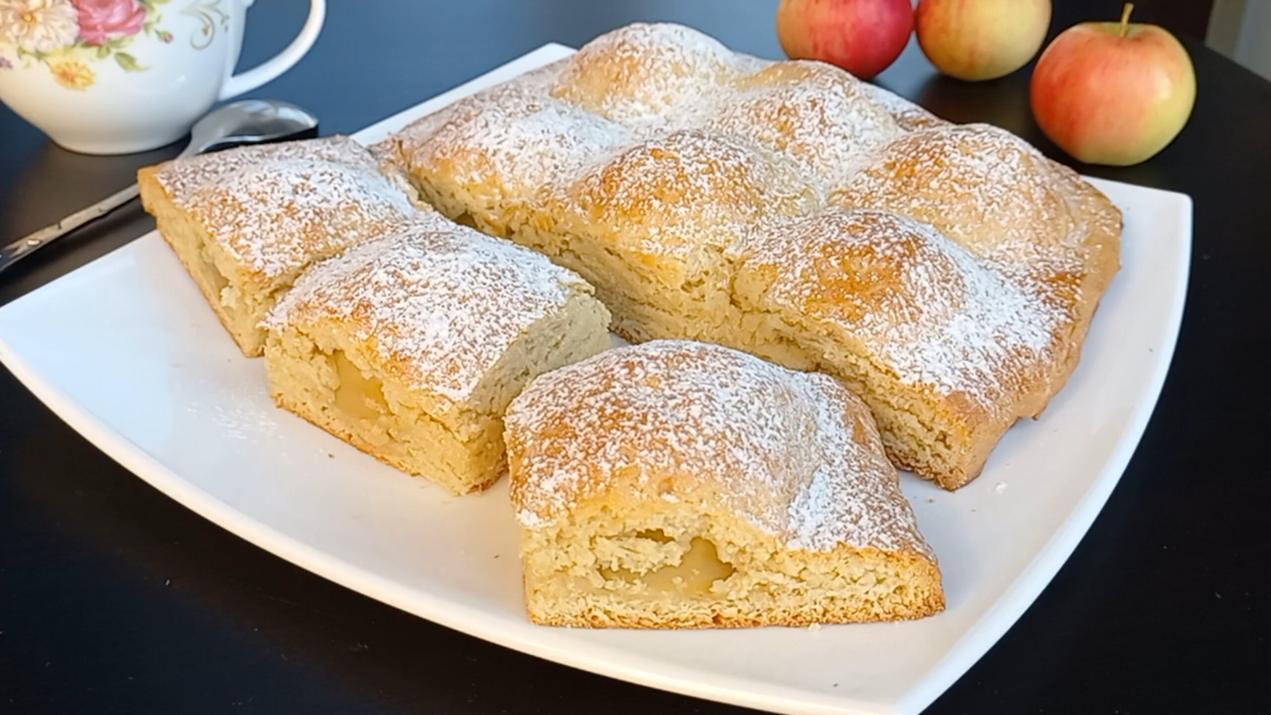 Пирог с яблоками и черносливом! Очень нежный и легкий яблочный пирог! Рецепт пирога с яблоками смотреть онлайн