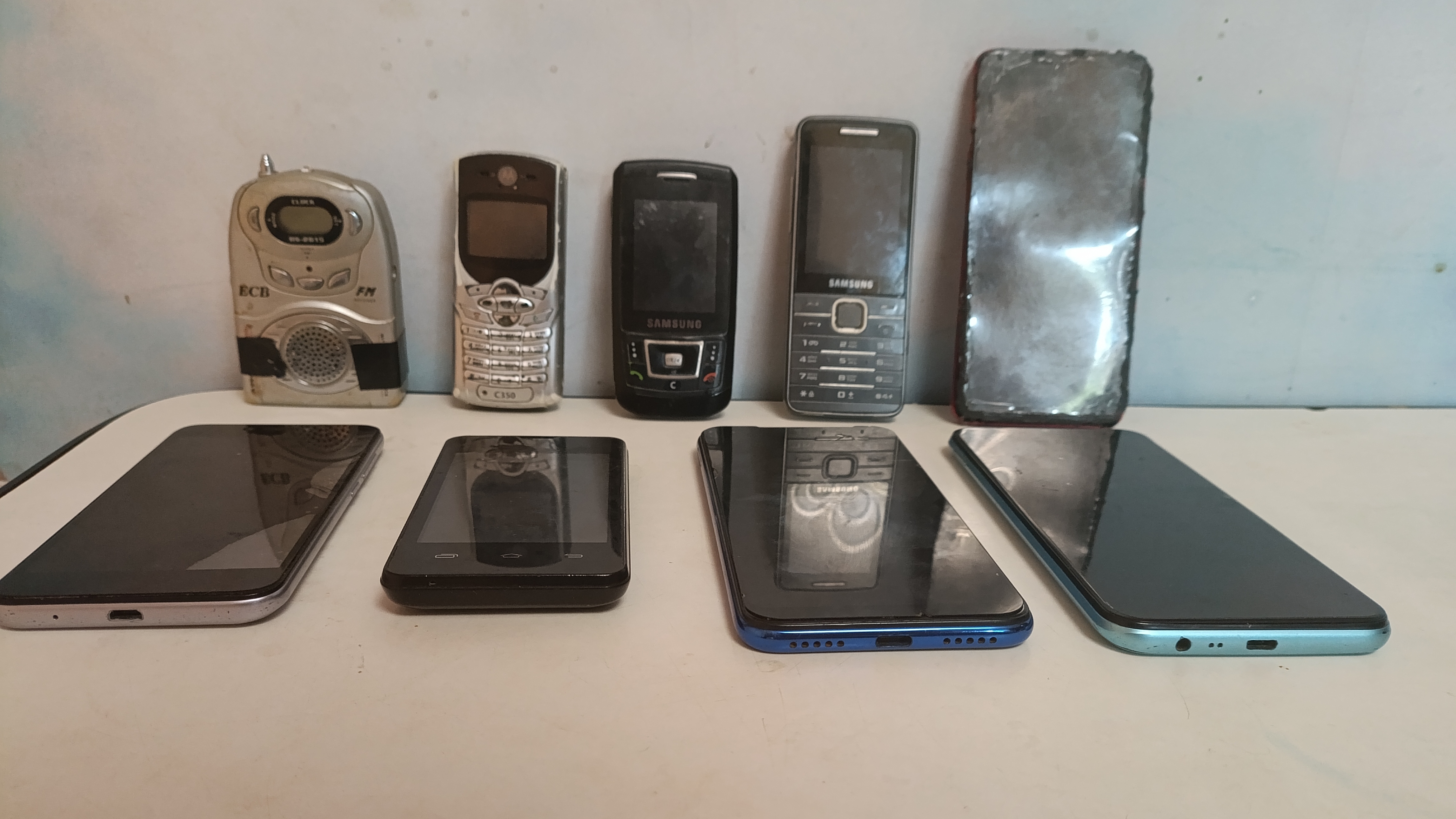 Моя Коллекция Телефонов: Обзор от Старых Моделей до Смартфонов смотреть онлайн