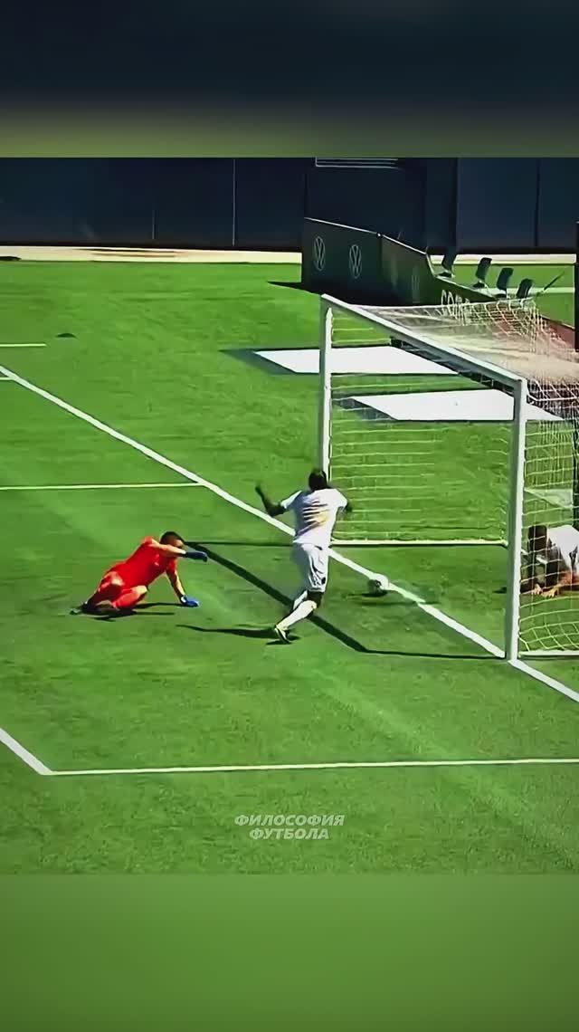 Жадность в футболе 🤦😢 смотреть онлайн