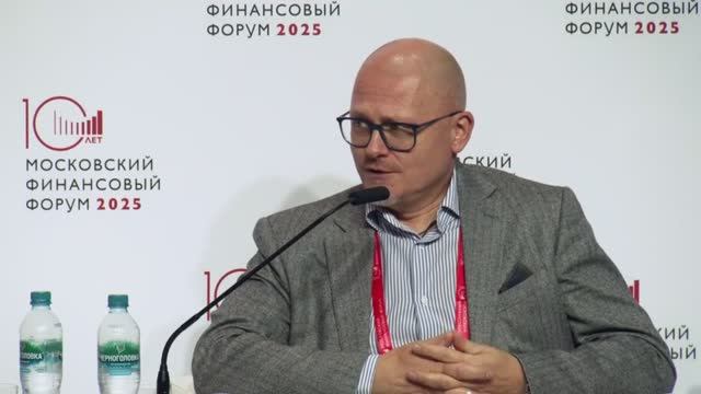 Выступление замдиректора ВШГУ Президентской академии Ильи Шебуракова на Московском финансовом форуме смотреть онлайн