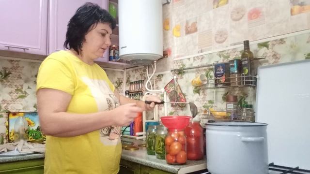 ХЛОПОЧУ, ПЕРЦЫ В ТОМАТЕ НА ЗИМУ, А ВЕЧЕРОМ МАССАЖ смотреть онлайн