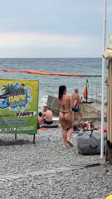 Приехала девушка на море, сама не отдохнула и другим не дала. смотреть онлайн