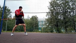 Тренировка на улице. Бой с тенью. Бокс.