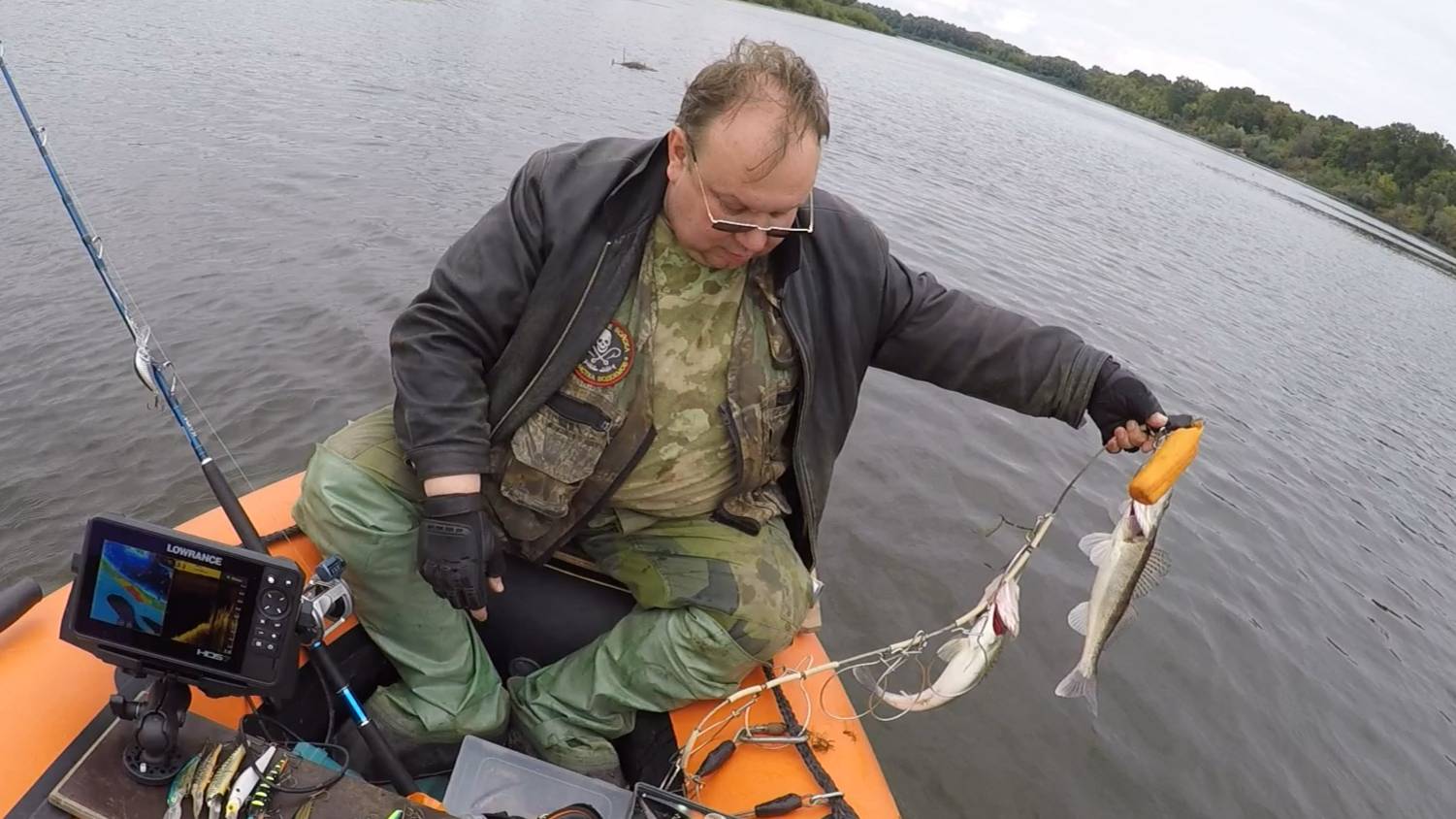 Рязань р.Ока, троллинг с руки, небольшой судачок и ..потеряли..челюсной захват)))