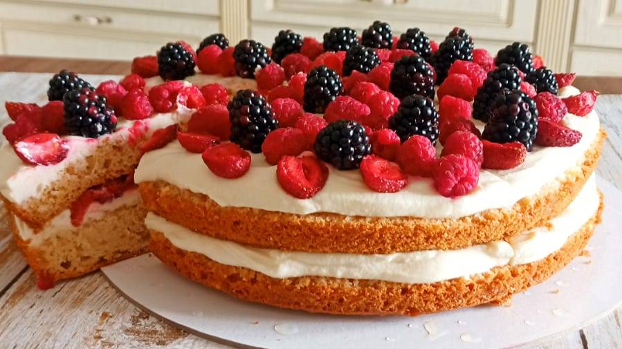 Творожный Торт с мёдом и ягодами! смотреть онлайн