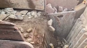 Строительство, дробление щебенки