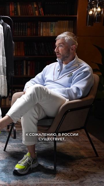 Как ПРИВЕЗТИ В РОССИЮ брендовую одежду / Послушай Петра смотреть онлайн