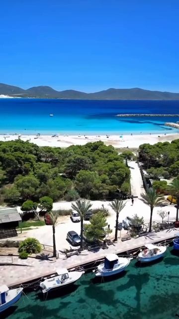 На юго-западном побережье Сардинии, в провинции Кальяри, находится райское место - Порто Пино. Эт... смотреть онлайн