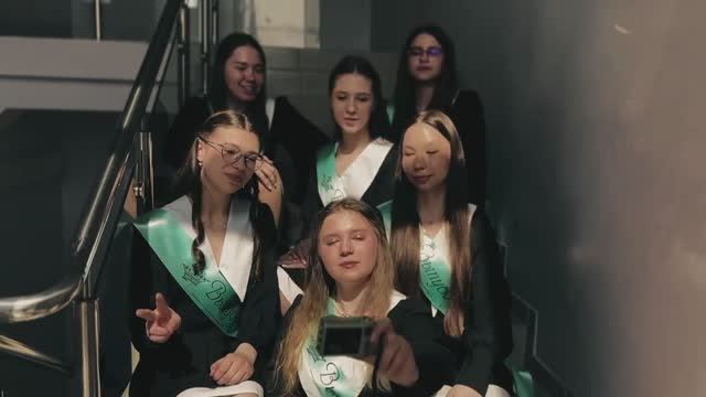 9 лет вместе: прощание с детством. Выпускной 2025 9к класс смотреть онлайн