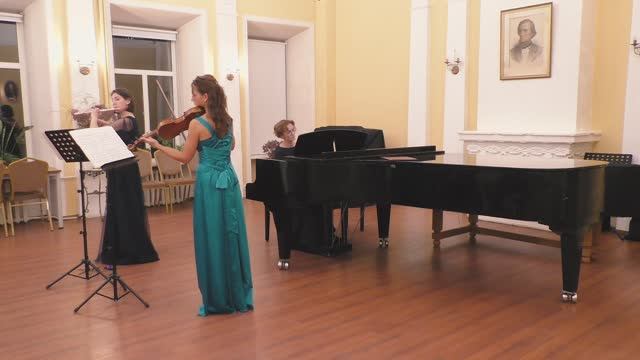 Дмитрий Шостакович: 5 пьес для двух скрипок и фортепиано / Dmitri Shostakovich: Five pieces. смотреть онлайн