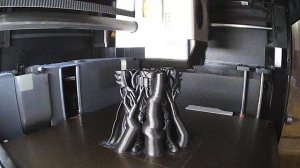 Печать фигурки бэтмена на 3д принтере Bambu lab p1s.