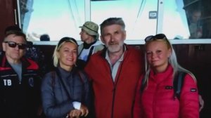 Эльбрус Красавец смотрит сквозь тучи, белой папахой в синеву - Iуащхьэмахуэ - Минги Тау
