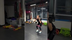 Занятие 4. Практика, работа на силу ног с фитнес резинкой и включением статодинамики