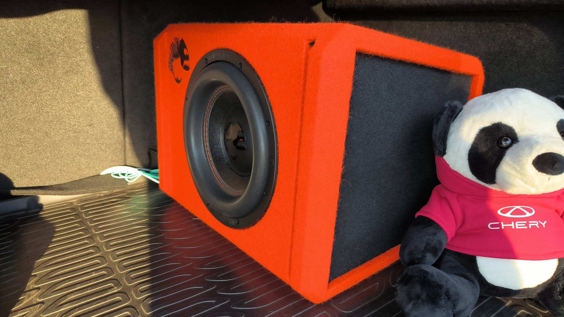 Обзор активного сабвуфера DL Audio Piranha 10A V.2 Orange смотреть онлайн