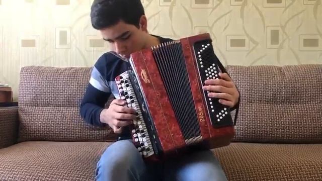 композиция на баяне В землянке играет Миргалиев Тимур смотреть онлайн