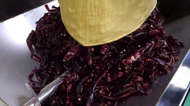 Это настоящее свидетельство полного процесса сбора, сушки и массового производства порошка чили «Тэя смотреть онлайн