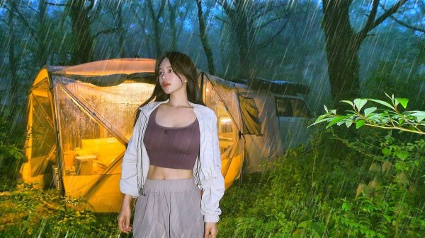 ☔️ Установка палатки в машине посреди бурного леса | Buldak Ramen