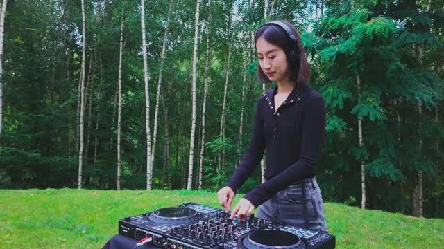 Alythia Kwan - Progressive House & Melodic Techno DJ Mix @Tatra Mountains, Poland 2025 смотреть онлайн