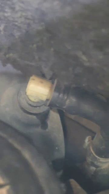 Ауди А8 D3 3.7 V8 - проверка подсосов воздуха дымогенератором.