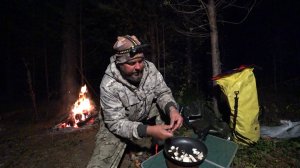 ПЕРВЫЙ ВЫХОД ЗА НАЛИМОМ, ЗАНОЧЕВАЛ В БОРУ! ТЕПЛО В ПАЛАТКЕ С ПЕЧКОЙ, РЫБАЛКА НА ДОНКИ \ ЖАРЮ ГРИБЫ.