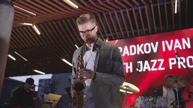 Radkov Ivan Smooth Jazz Project - (DAVE KOZ - Silverlining)