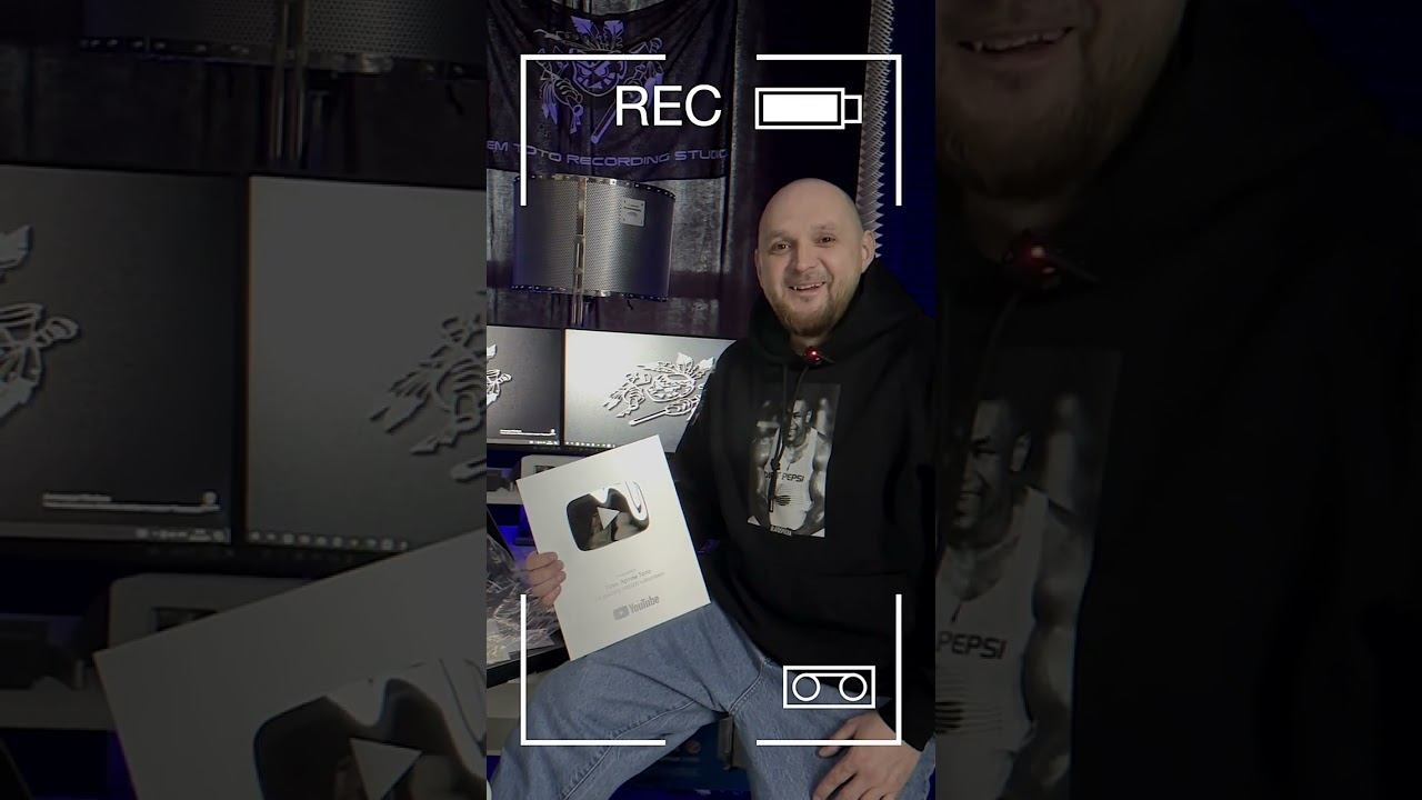 Артем Тото распаковывает серебряную кнопку Youtube смотреть онлайн