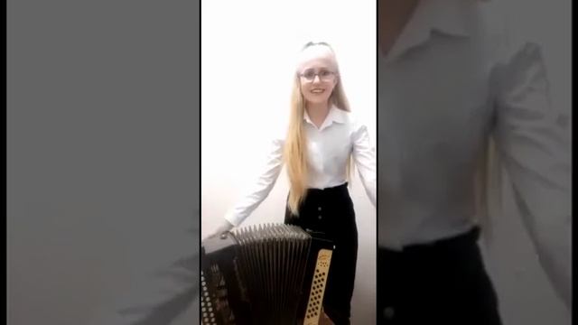 Гриценко Алёна читает отрывок Гармонь из поэмы Александра Твардовского смотреть онлайн
