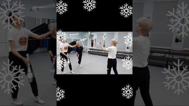 С наступающим Новым 2022 годом! Старшая группа смотреть онлайн