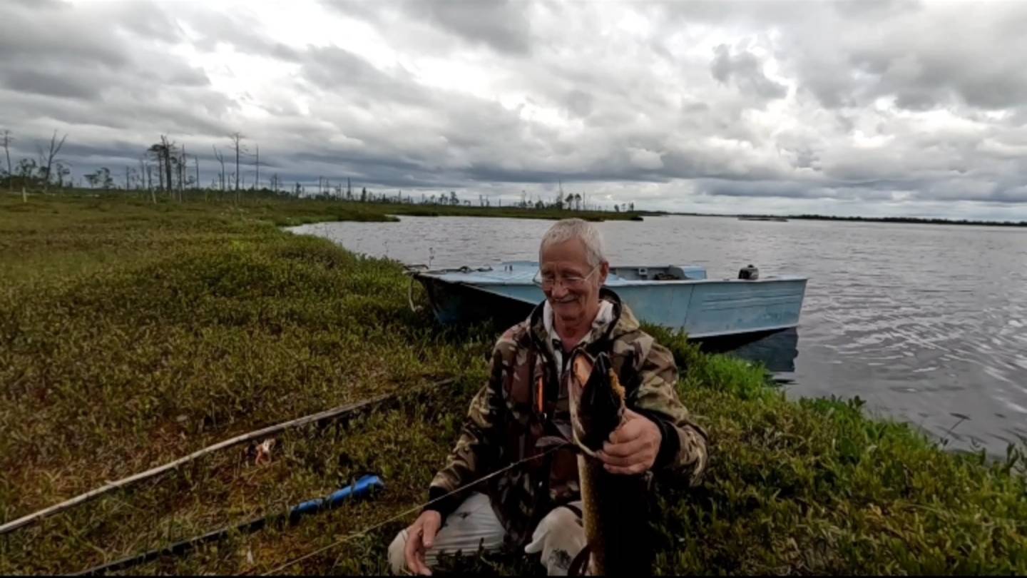 На рыбалку с друзьями. Таёжное озеро. Июль 25 г. смотреть онлайн