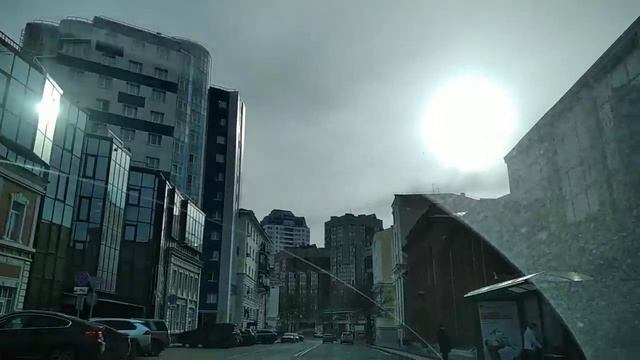 По городу. *В этом городе есть красотка одна*.Слушаем , наслаждаемся.... смотреть онлайн