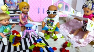 СОБЕРИ ЗАКРЫТЫМИ ГЛАЗАМИ👀 ЛЕГО ЖИВОТНЫЕ🦄 Катя и Макс веселая семейка! Барби куклы истории