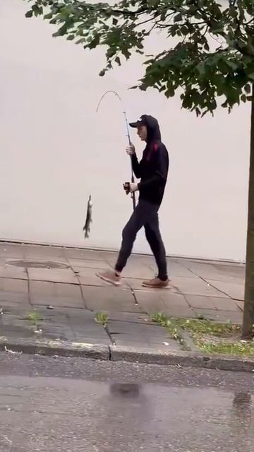 Когда рыбу ловить любишь, а сниматься с крючка боишься😅