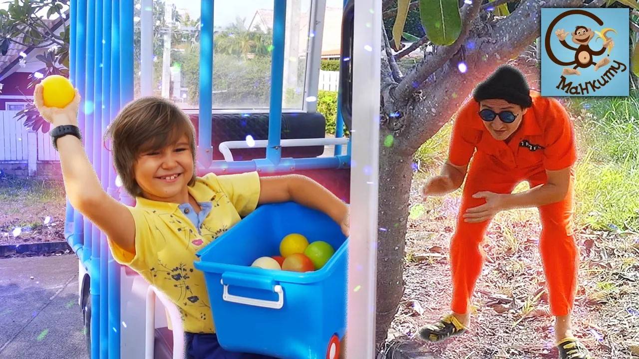 Манкиту играют Полицейский против Воришки. Истории для Детей смотреть онлайн