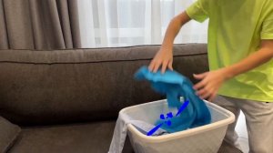 Марк выбирает машинку для игры. Веселая история для детей