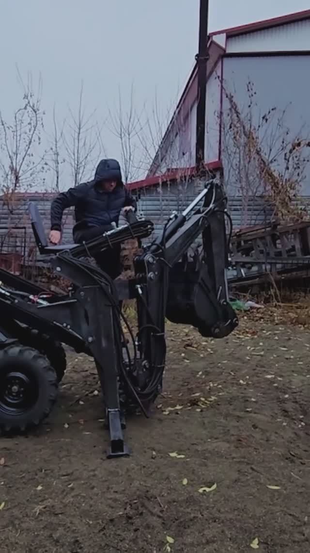 Копай глубже: 2,6 м на мини-погрузчике MAKER 600 смотреть онлайн