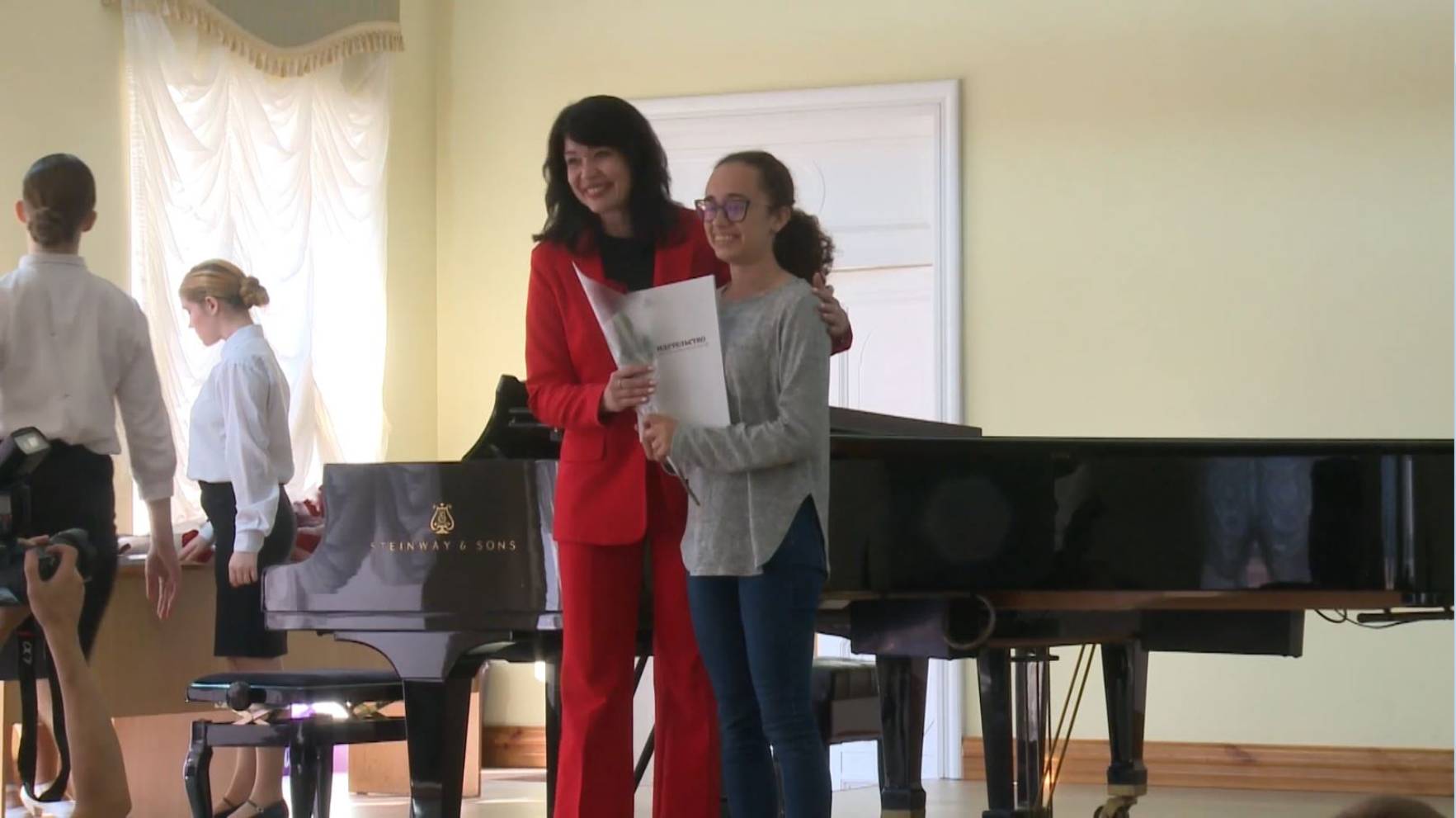 Свидетельства на получение областных стипендий вручили одарённым детям смотреть онлайн