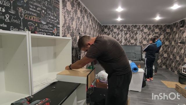 Установка кухни /Повесили телевизор/Установили вытяжку смотреть онлайн