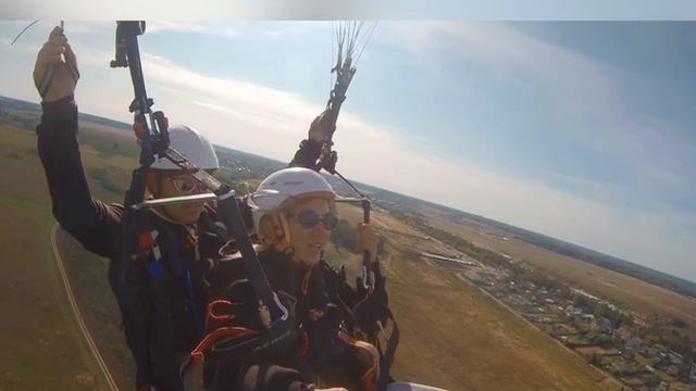 Видеоотзыв о полёте на параплане в Костишово смотреть онлайн