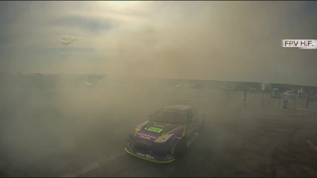 В облаках дыма.