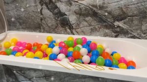 Марк ищет большие красные, синие, зеленые и желтые машины