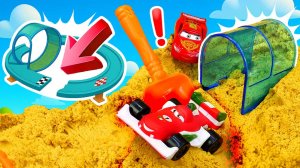 Молния Маквин упал с дерева и нашел ЭТО! Секретная находка в песке!