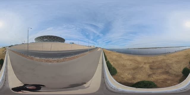 Набережная от скульптуры 