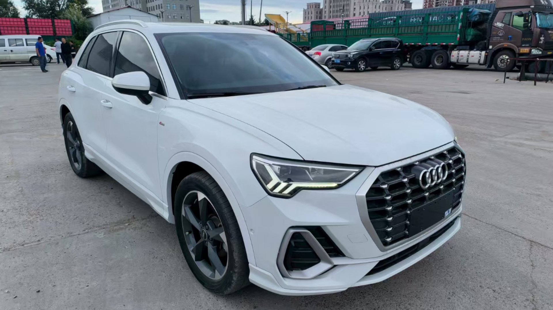 Audi Q3 35 TFSI Fashion Dynamic, 2022 г.в., Бензин, V-1400, Пробег 40.000 км., Цена 2.410.000₽ смотреть онлайн