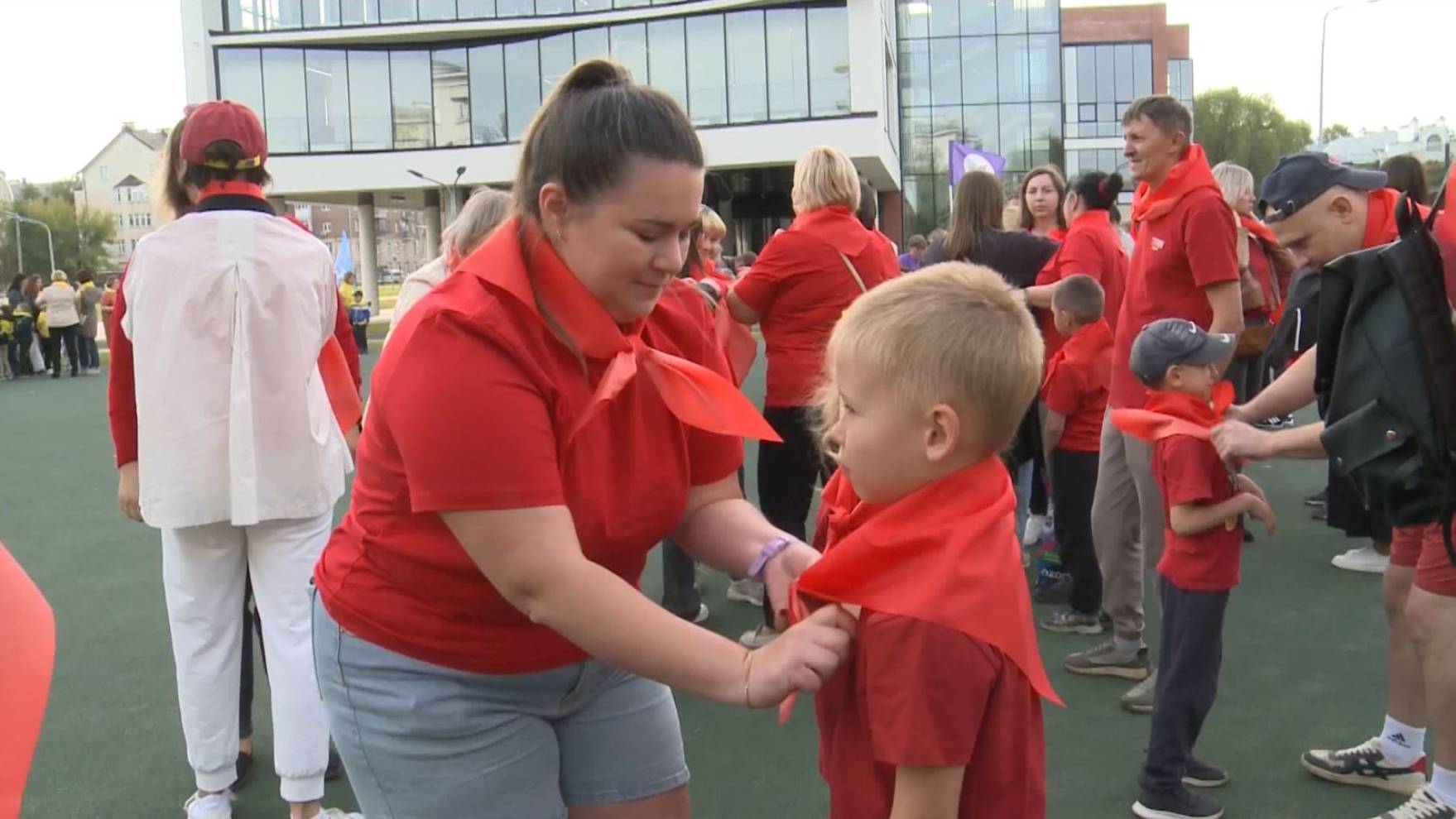 Детсадовцев массово приняли в ряды движения «Старт первых 5+» смотреть онлайн