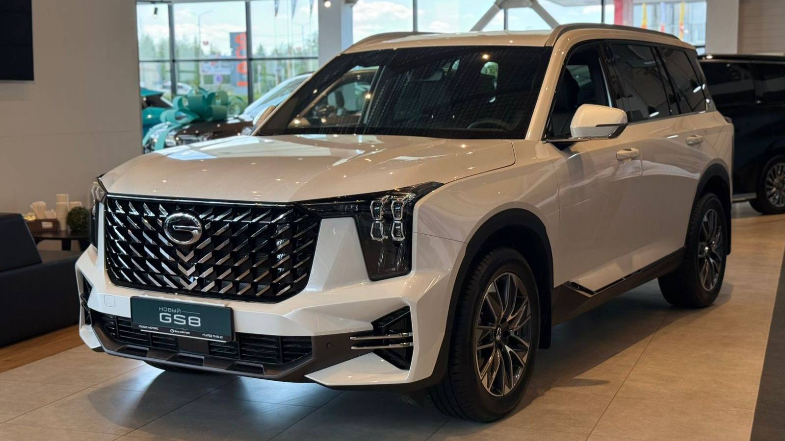 GAC GS8 комплектация GL белый салон черный