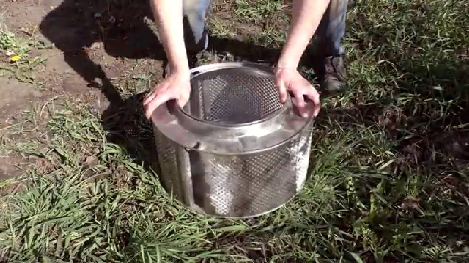 ЗАКОПАЛ БАРАБАН в огороде! СУПЕР ИДЕЯ для дома смотреть онлайн