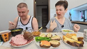 Мукбанг АБЬЮЗ в семье, кто от кого должен УЙТИ! Болтаем и ВКУСНО кушаем семейный обед в России