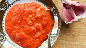 Соус из запеченных красных перцев. Пикантная приправа придётся по вкусу любителям остренького.