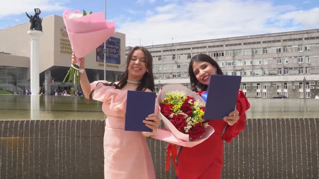 Вспомним счастливых выпускников РУДН 2025 смотреть онлайн